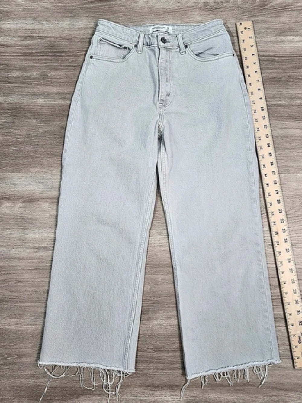 Abercrombie & Fitch The '90s Relaxed Jean High Rise Straight Leg Jeans Waist 28